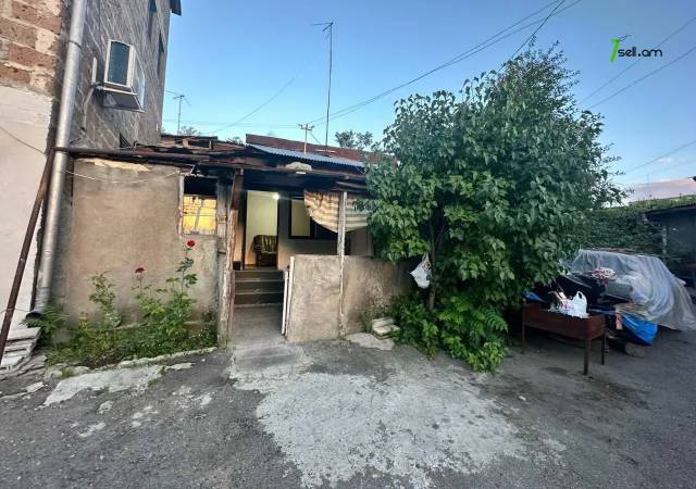 Հողատարածք բնակելի շինությունների համար կենտրոնում, 110 քմ