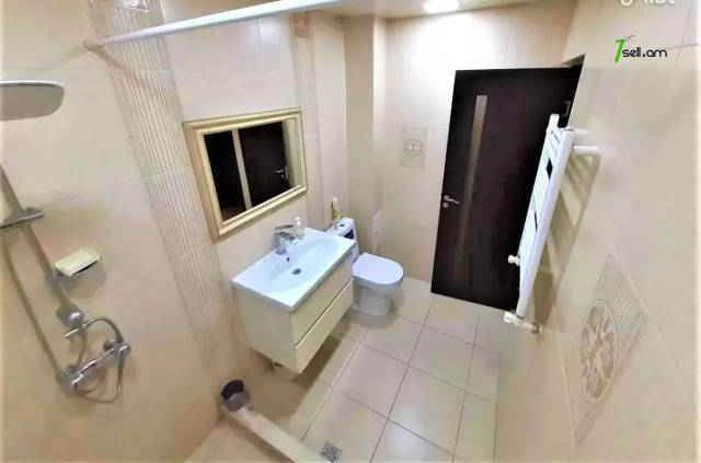 3 սենյականոց բնակարան Էրեբունիում, 82 ք.մ., 2/5 հարկ, կապիտալ վերանորոգված, քարե շենք