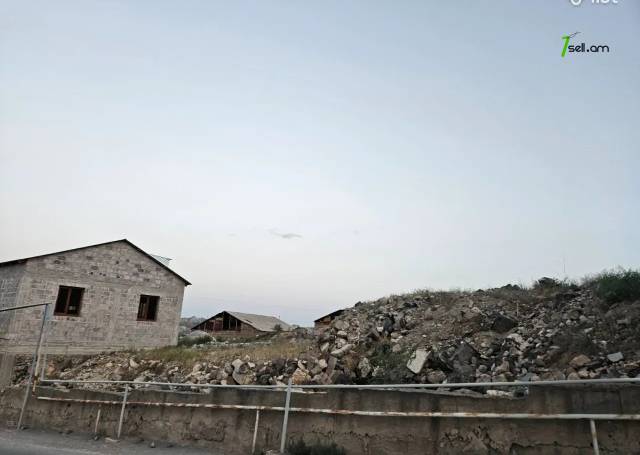 Հողատարածք բնակելի շինությունների համար Զովունիում, 500 ք.մ.