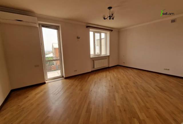 Երկու հարկանի քարե տուն, Նոյ թաղամաս Աջափնյակում, 400 ք.մ., 3+ սանհանգույց, եվրովերանորոգված