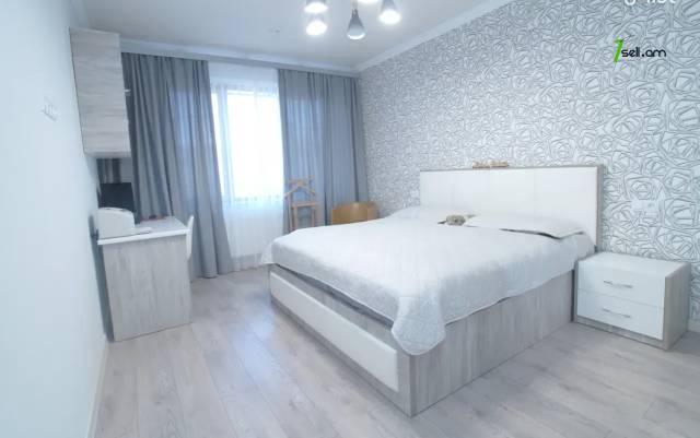 Երեք հարկանի թաունհաուզ Անաստաս Միկոյանի փողոցում Դավիթաշենում, 250 ք.մ., 2 սանհանգույց