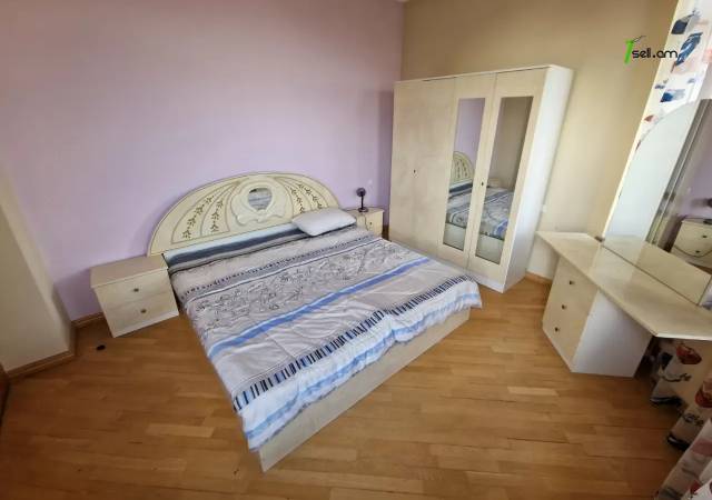 Երեք հարկանի քարե տուն Գևորգ Հովսեփյանի փողոցում Նորք Մարաշում, 1900 քմ, 3+ սանհանգույց