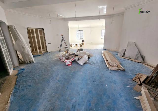 Երեք հարկանի քարե տուն Գևորգ Վարդանյան փողոցում Արաբկիրում, 1660 քմ, 3+ սանհանգույց