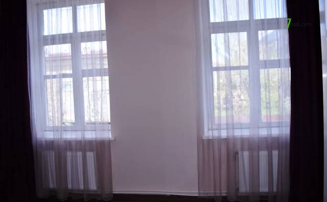 2 սենյականոց բնակարան Մհեր Մկրտչյանի փողոցում, 55 քմ, 1/3 հարկ, բարձր առաստաղներ