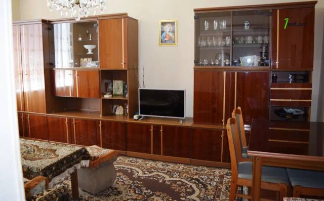 2 սենյականոց բնակարան Սայաթ-Նովա փողոցում, 40 քմ, բարձր առաստաղներ, կոսմետիկ վերանորոգում, քարե շենք