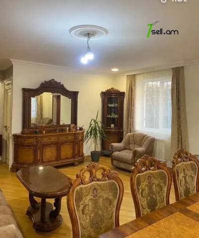 3 սենյականոց բնակարան, Աթոյան փողոցի նրբանցք, 91 ք.մ., 1/5 հարկ, կապիտալ վերանորոգված, քարե շենք