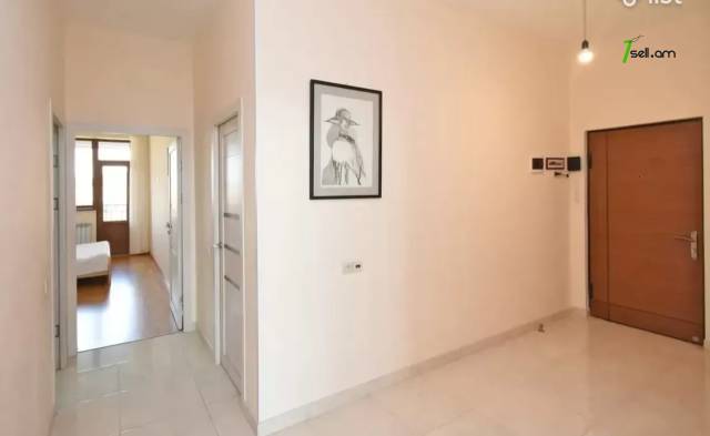 3 սենյականոց բնակարան նորակառույց շենքում Պարույր Սևակի փողոցում, 90 ք.մ., բարձր առաստաղներ