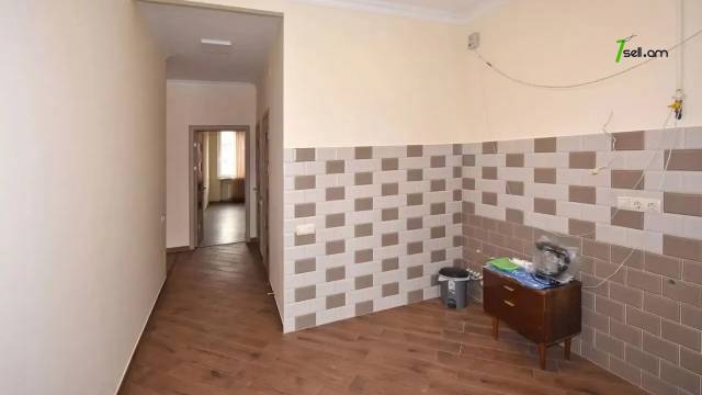 3 սենյականոց բնակարան Կոմիտասի պողոտայում, 90 ք.մ., բարձր առաստաղներ, 3/5 հարկ, կապիտալ վերանորոգված