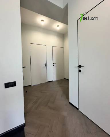 Երկու հարկանի քարե թաունհաուզ Էրեբունու փողոցում Էրեբունիում, 205 քմ, 2 սանհանգույց