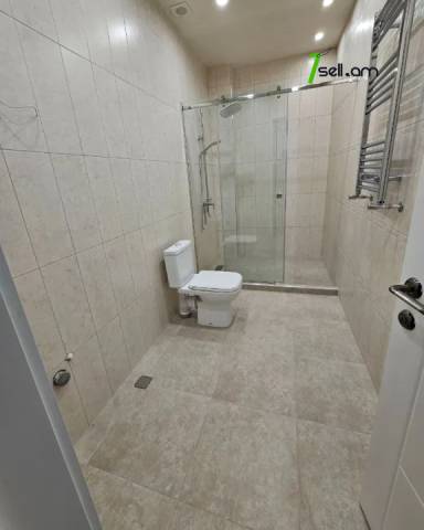 Չորս հարկանի տուն, Հյուսիսային ճառագայթ Արաբկիրում, 660 ք.մ., 3+ սանհանգույց, կապիտալ վերանորոգված