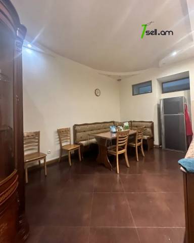 4 սենյականոց բնակարան Թումանյան փողոցում, 110 քմ, 2/4 հարկ, 2 սանհանգույց, եվրովերանորոգված