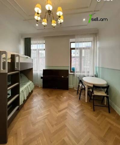 3 սենյականոց բնակարան Աբովյան փողոցում, 88 քմ, 2/5 հարկ, 2 սանհանգույց, բարձր առաստաղներ