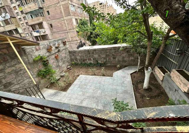 Մեկ հարկանի քարե տուն Սարյանի փողոցում կենտրոնում, 150 ք.մ., 3+ սանհանգույց, կապիտալ վերանորոգված