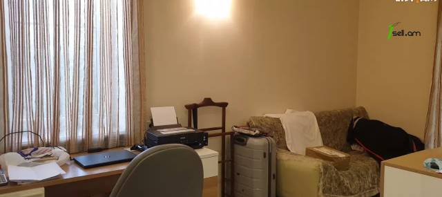 Երկու հարկանի քարե տուն Ավետիս Ահարոնյանի փողոցում Քանաքեռ Զեյթունում, 230 ք.մ., 3+ սանհանգույց