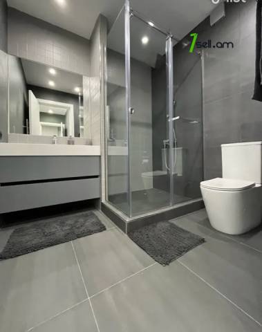 4 սենյականոց բնակարան նորակառույց շենքում Եղիշե Չարենցի փողոցում, 160 ք.մ., 3+ սանհանգույց