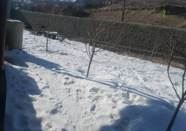 Մեկ հարկանի քարե տուն Ձորաղբյուրում, 1000 ք.մ., մասնակի վերանորոգում