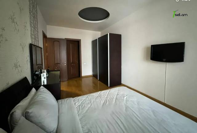 4 սենյականոց բնակարան նորակառույց շենքում Դերենիկ Դեմիրճյանի փողոցում, 181 քմ, 4/11 հարկ