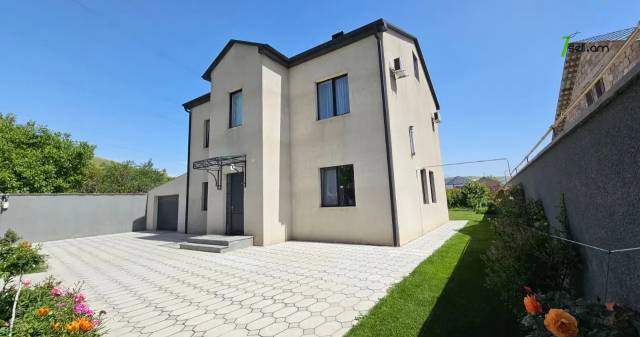 Երեք հարկանի քարե տուն, Avan-Arinj Առինջում, 800 քմ, 3+ սանհանգույց, կապիտալ վերանորոգված