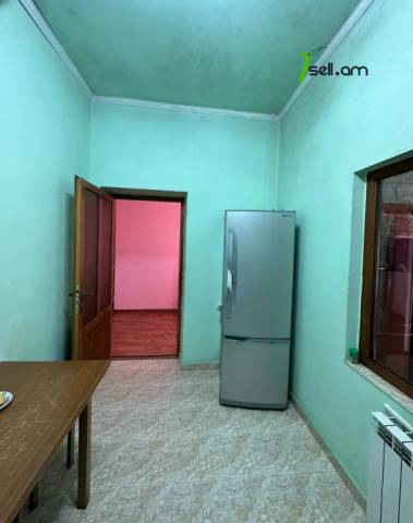 Երկու հարկանի քարե տուն 1-ին փողոցում Պտղնիում, 302 քմ, 2 սանհանգույց, մասնակի վերանորոգում