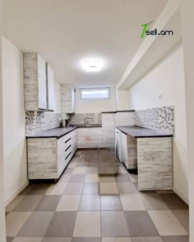 Երեք հարկանի քարե թաունհաուզ, Վահագնի Թաղամաս Աջափնյակում, 400 ք.մ., 3+ սանհանգույց