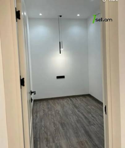 3 սենյականոց բնակարան նորակառույց շենքում Չարենցի փողոցում, 75 քմ, նախավերջին հարկ, բարձր առաստաղներ