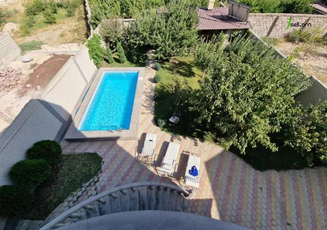 Երկու հարկանի քարե տուն Մելքումովի փողոցում Դավիթաշենում, 600 ք.մ., 3+ սանհանգույց, եվրովերանորոգված