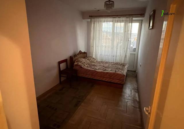 3 սենյականոց բնակարան Ամիրյան փողոցում, 100 ք.մ., 12/16 հարկ, 2 սանհանգույց, կոսմետիկ վերանորոգում