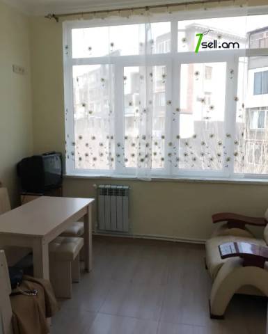 3 սենյականոց բնակարան Սայաթ-Նովայի պողոտայում, 70 ք.մ., 3/5 հարկ, եվրովերանորոգված, քարե շենք