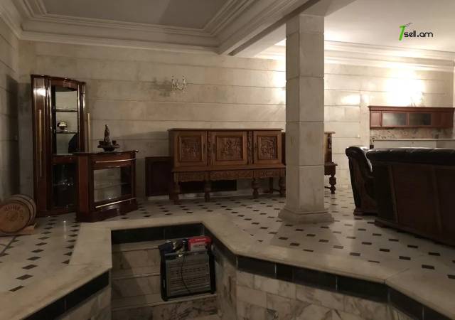 Երեք հարկանի քարե տուն Այասի փողոցում կենտրոնում, 200 ք.մ., 3+ սանհանգույց, կապիտալ վերանորոգված