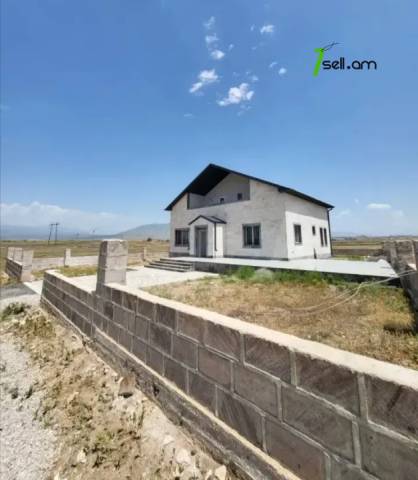 Երկու հարկանի քարե տուն Զովունիում, 500 ք.մ., կապիտալ վերանորոգված