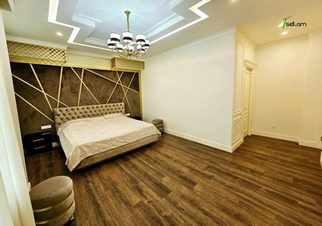 Երեք հարկանի քարե տուն, Նորք-Մարաշ վարչական շրջան Նորք Մարաշում, 660 ք.մ., 3+ սանհանգույց