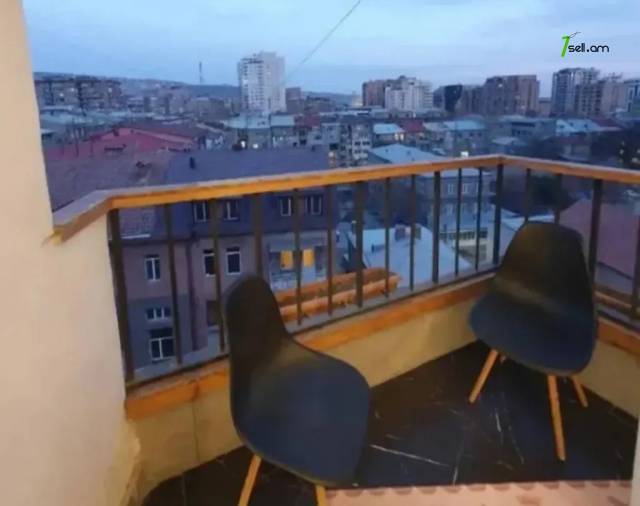 2 սենյականոց բնակարան Պուշկինի փողոցում, 50 ք.մ., նախավերջին հարկ, կապիտալ վերանորոգված