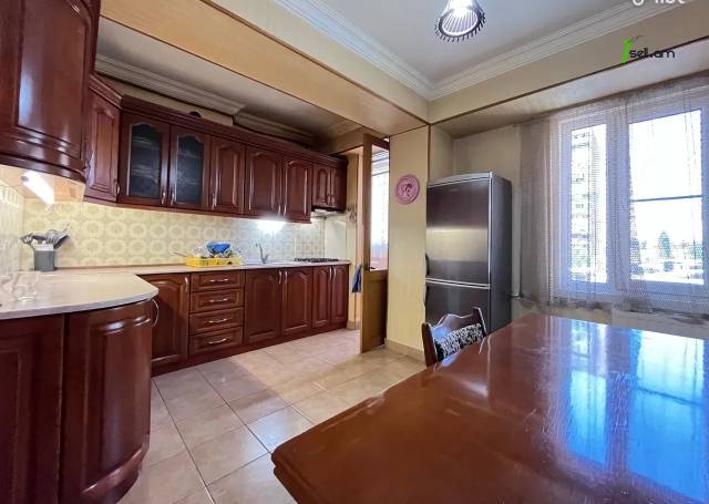 3 սենյականոց բնակարան, Ավան-Առինջ 1-ին միկրոշրջան, 85 ք.մ., 2 սանհանգույց, 3/9 հարկ