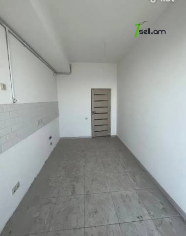 3 սենյականոց բնակարան նորակառույց շենքում Արամ Խաչատրյան փողոցում, 93 ք.մ., բարձր առաստաղներ