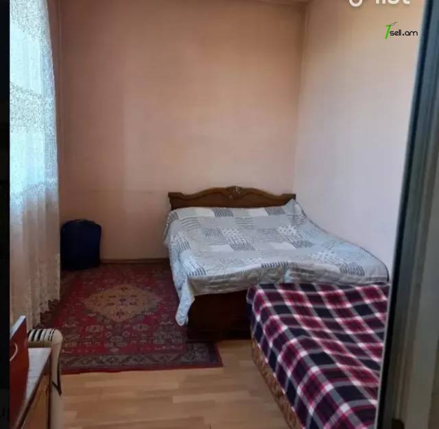 Երկու հարկանի քարե տուն Շոպրոնի փողոցում Նոր Նորքում, 200 քմ, մեծ հողամաս, կոսմետիկ վերանորոգում