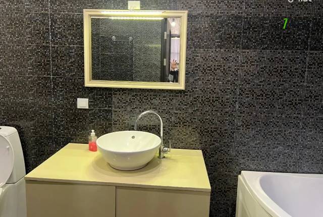 2 սենյականոց բնակարան նորակառույց շենքում Ադոնցի փողոցում, 78 ք.մ., բարձր առաստաղներ, 5/16 հարկ