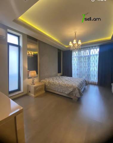 Երեք հարկանի տուն Մարշալ Բաբաջանյան փողոցում Ավանում, 715 քմ, 3+ սանհանգույց