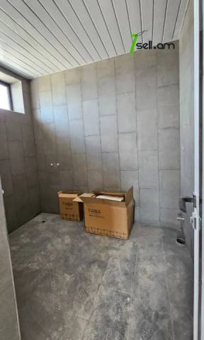 Երկու հարկանի քարե տուն Բագրևանդի 17-րդ փողոցում Նոր Նորքում, 180 քմ, 2 սանհանգույց