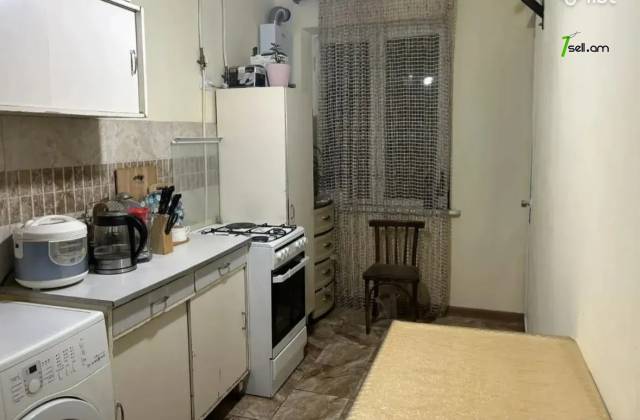 3 սենյականոց բնակարան Մինսկի փողոցում, 78 քմ, 5/9 հարկ, կապիտալ վերանորոգված