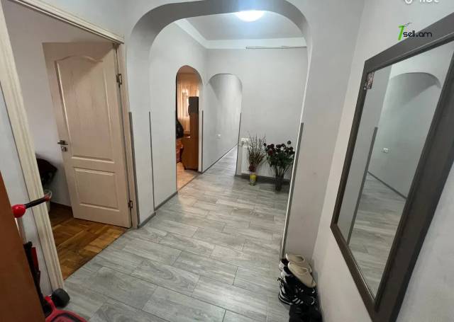 4 սենյականոց բնակարան, Ավան-Առինջ 2-րդ միկրոշրջան, 90 քմ, 7/9 հարկ, եվրովերանորոգված