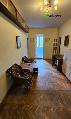 3 սենյականոց բնակարան Տպագրիչների փողոցում, 90 քմ, 2/5 հարկ, կոսմետիկ վերանորոգում, քարե շենք