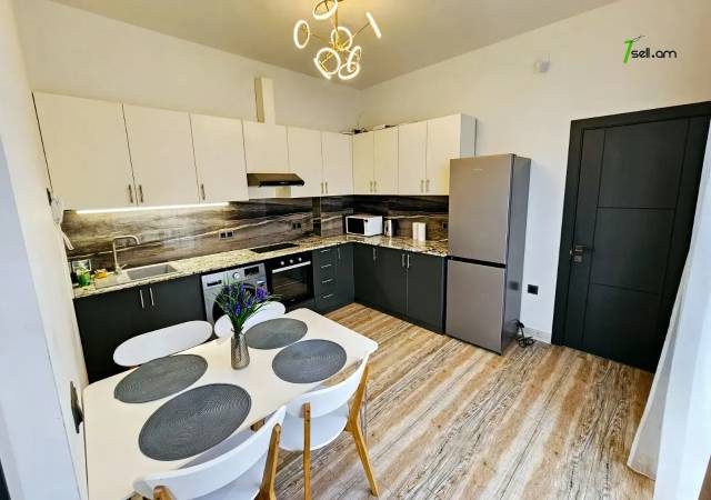 Մեկ հարկանի քարե տուն 33-րդ փողոցում Զովունիում, 240 քմ, կապիտալ վերանորոգված