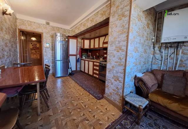 4 սենյականոց բնակարան Պուշկինի փողոցում, 125 ք.մ., 2 սանհանգույց, նախավերջին հարկ