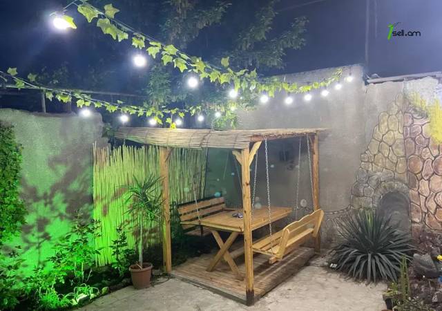 Երկու հարկանի քարե տուն Դավիթ Բեկի փողոցում Էրեբունիում, 200 ք.մ., եվրովերանորոգված