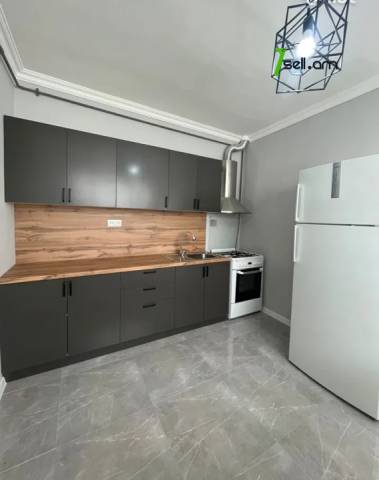 Երկու հարկանի քարե տուն 39-րդ փողոցում Զովունիում, 180 ք.մ., կապիտալ վերանորոգված