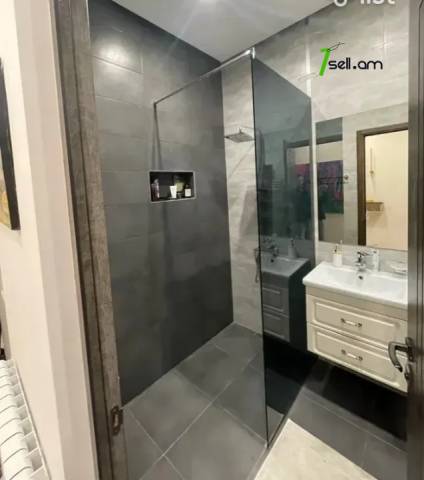 2 սենյականոց բնակարան նորակառույց շենքում Արամ Խաչատրյան փողոցում, 61 քմ, 5/11 հարկ