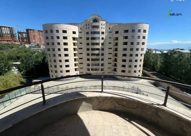3 սենյականոց բնակարան նորակառույց շենքում Սերո Խանզադյան փողոցում, 113 քմ, 7/9 հարկ, 2 սանհանգույց