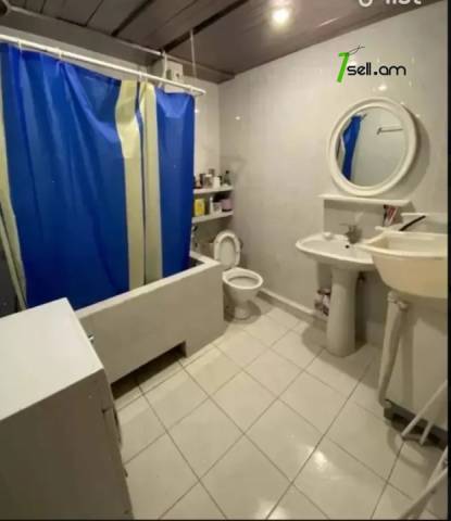 3 սենյականոց բնակարան կենտրոնում, 100 ք.մ., բարձր առաստաղներ, 2/4 հարկ, կոսմետիկ վերանորոգում