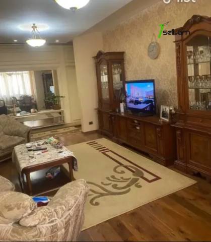 3 սենյականոց բնակարան Արցախի պողոտայում, 80 քմ, 2/5 հարկ, կապիտալ վերանորոգված, քարե շենք