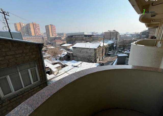 Գրասենյակային տարածք Պարոնյան փողոցում կենտրոնում, 95 քմ